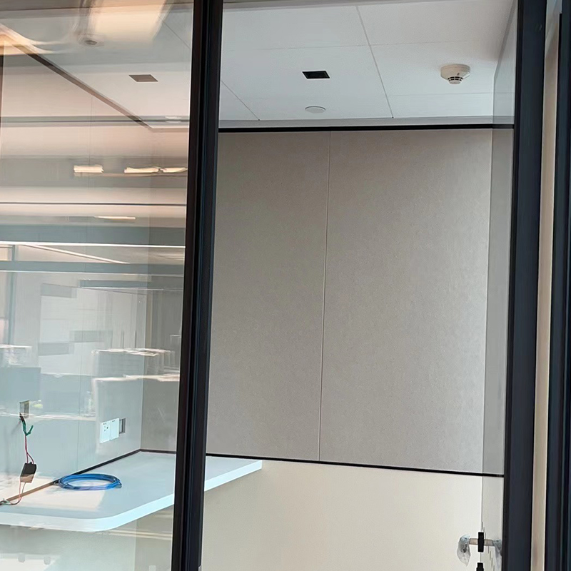 Recyklovaný ekologický materiál 100% PET plsť z polyesterových vláken Výroba akustických panelů odolných proti ohni Recyklovaný ekologický materiál 100% PET plsť z polyesterových vláken Výroba akustických panelů odolných proti ohni