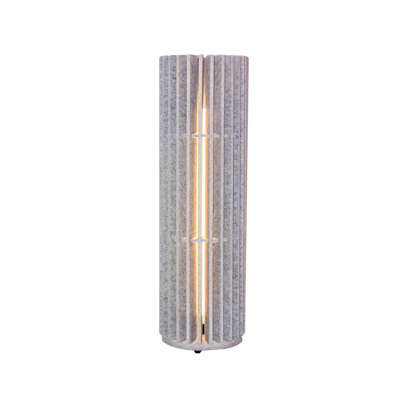 Lustrový strop pohlcuje zvuk, je šetrný k životnímu prostředí a vhodný k dekoraci místnosti.