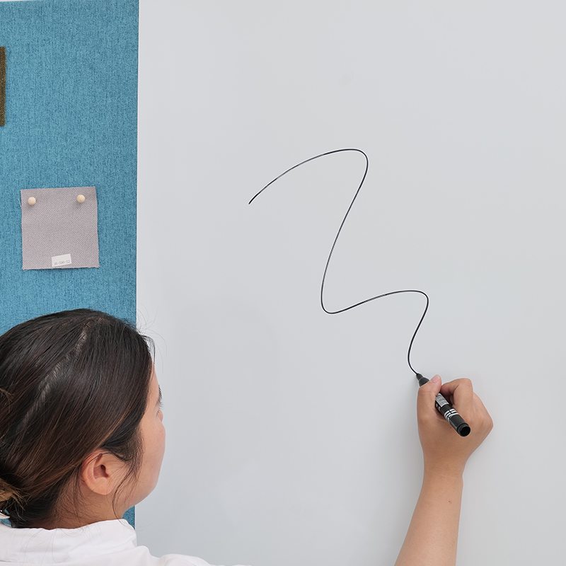 Bílá psací akustická deska pro kancelářské zasedací místnosti látka obalená magnetickým tvrzeným sklem pohlcující hluk s psaním